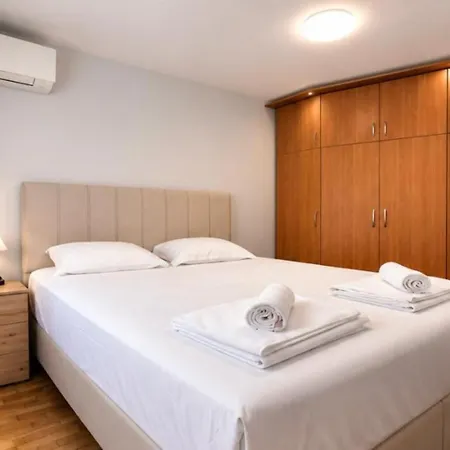 Elegant 2br • Sea Garden & Center